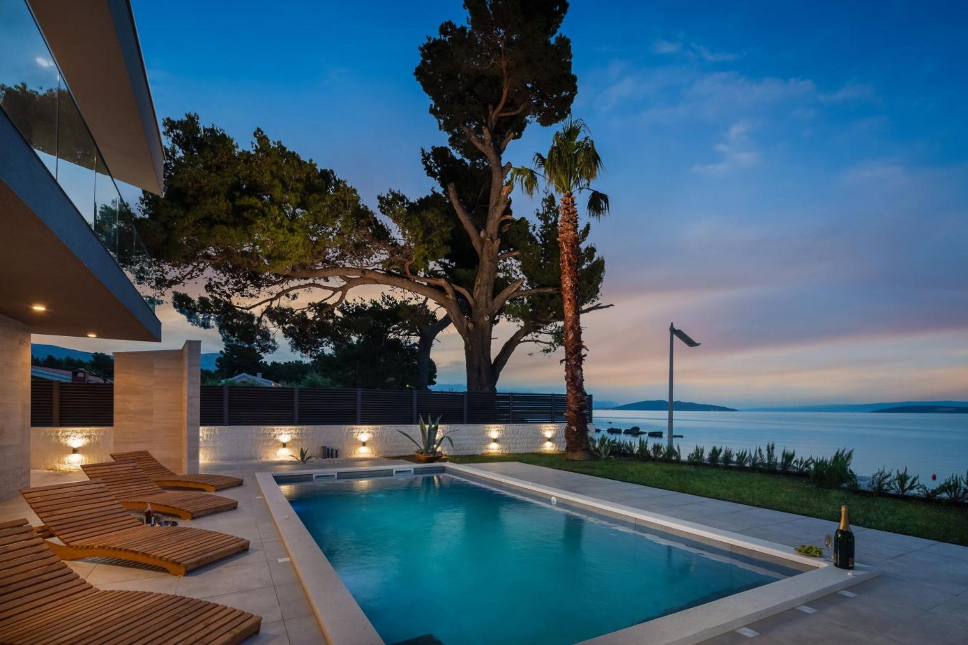 Villa Beachfront Tota With Pool *